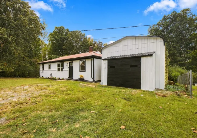 Photo 2 of Single family home for sale at 431 E Little Richland Rd, Waverly, TN 37185 | MLS# 3611263 | Listing updated on 2026-10-04