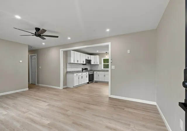 Photo 3 of Single family home for sale at 431 E Little Richland Rd, Waverly, TN 37185 | MLS# 3611263 | Listing updated on 2026-10-04