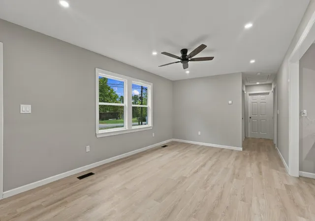 Photo 4 of Single family home for sale at 431 E Little Richland Rd, Waverly, TN 37185 | MLS# 3611263 | Listing updated on 2026-10-04