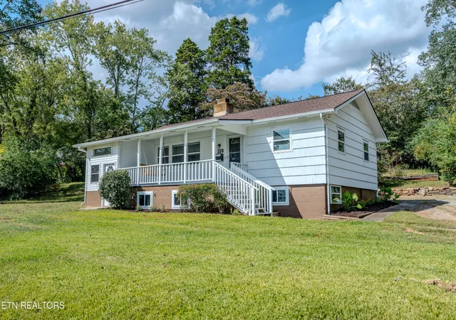 Photo 2 of Sale Pending at 110 Paoli Ln, Oak Ridge, TN 37830 | MLS# 3610904 | Listing updated on 2026-10-06