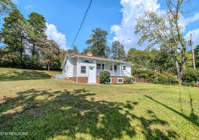 Photo 3 of Sale Pending at 110 Paoli Ln, Oak Ridge, TN 37830 | MLS# 3610904 | Listing updated on 2026-10-06