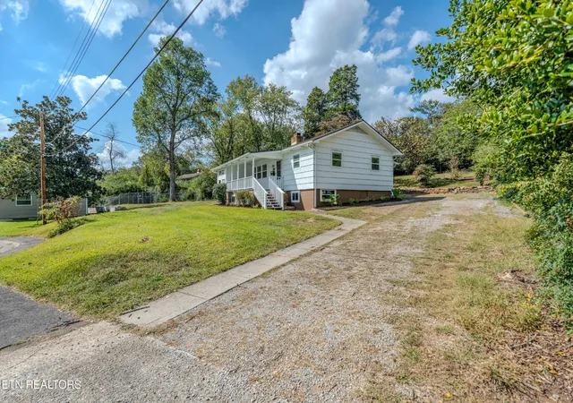 Photo 4 of Sale Pending at 110 Paoli Ln, Oak Ridge, TN 37830 | MLS# 3610904 | Listing updated on 2026-10-06