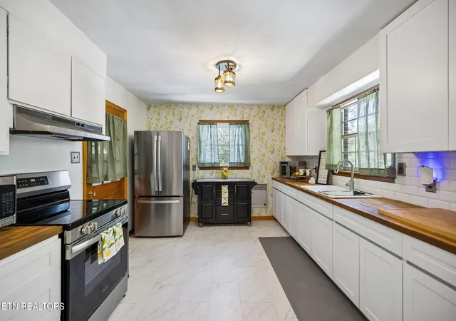 Photo 4 of Single family home for sale at 1813 Oak Grv Rd, Rocky Top, TN 37769 | MLS# 3610920 | Listing updated on 2026-10-04
