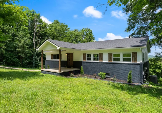 Photo 3 of Single family home for sale at 213 Delina Boonshill Rd, Petersburg, TN 37144 | MLS# 3618581 | Listing updated on 2026-10-10