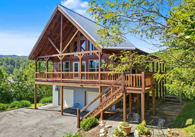 Photo 3 of Single family home for sale at 920 Cedar Ln W, Gatlinburg, TN 37738 | MLS# 3611198 | Listing updated on 2026-10-03