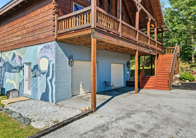 Photo 3 of Single family home for sale at 920 Cedar Ln W, Gatlinburg, TN 37738 | MLS# 3611198 | Listing updated on 2026-10-03