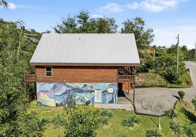Photo 4 of Single family home for sale at 920 Cedar Ln W, Gatlinburg, TN 37738 | MLS# 3611198 | Listing updated on 2026-10-03