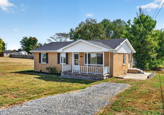 Photo 3 of Single family home for sale at 621 Vass Ln, Hopkinsville, KY 42240 | MLS# 3610987 | Listing updated on 2026-10-03