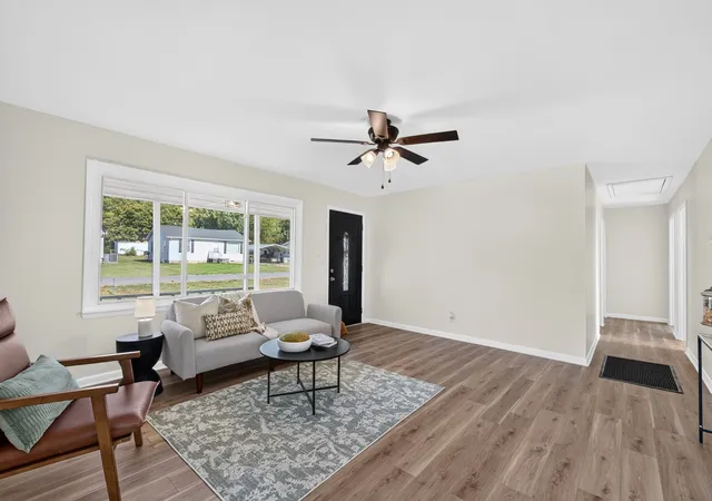Photo 4 of Single family home for sale at 621 Vass Ln, Hopkinsville, KY 42240 | MLS# 3610987 | Listing updated on 2026-10-03