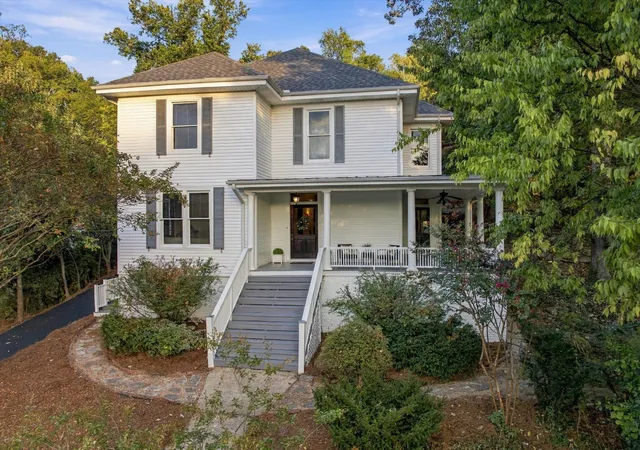 Photo 1 of Single family home for sale at 806 Tremont St, Chattanooga, TN 37405 | MLS# 3610971 | Listing updated on 2026-10-02