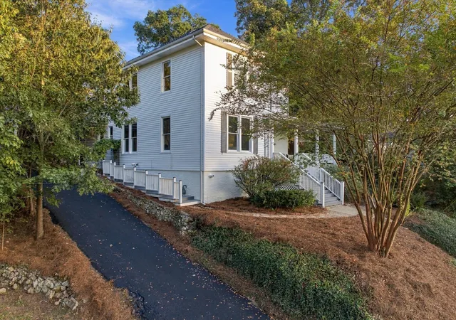 Photo 2 of Single family home for sale at 806 Tremont St, Chattanooga, TN 37405 | MLS# 3610971 | Listing updated on 2026-10-02