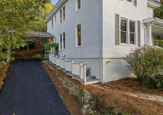 Photo 3 of Single family home for sale at 806 Tremont St, Chattanooga, TN 37405 | MLS# 3610971 | Listing updated on 2026-10-02