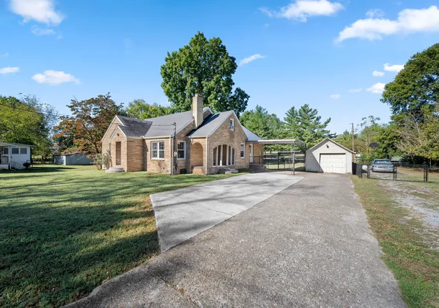 Photo 3 of Single family home for sale at 113 Carlisle Ave, Shelbyville, TN 37160 | MLS# 3611296 | Listing updated on 2026-10-09