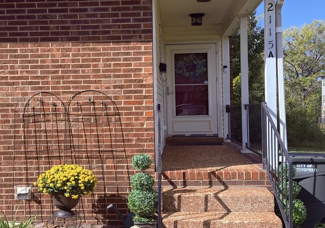 Listing Photo 1 - Condo for sale in building located at 2115 Mockingbird Ln, Springfield, TN 37172 - Unit #A