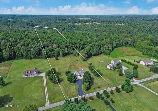 Photo 3 of Single family home for sale at 259 Wistarbrook Dr, Crossville, TN 38571 | MLS# 3611038 | Listing updated on 2026-10-03
