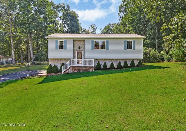 Photo 2 of Single family home for sale at 187 Cardinal Loop, Crossville, TN 38555 | MLS# 3611040 | Listing updated on 2026-10-03