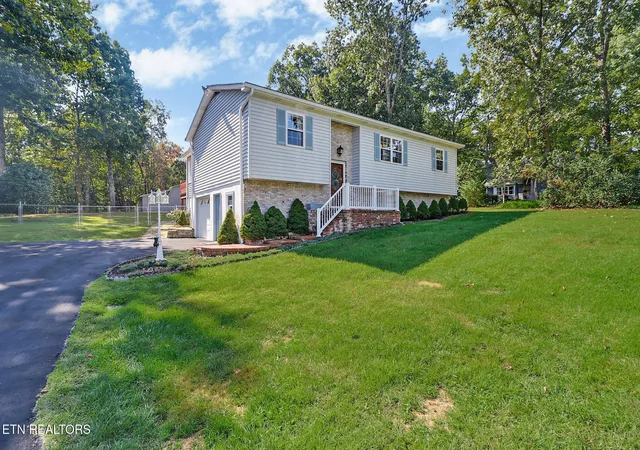 Photo 3 of Single family home for sale at 187 Cardinal Loop, Crossville, TN 38555 | MLS# 3611040 | Listing updated on 2026-10-03