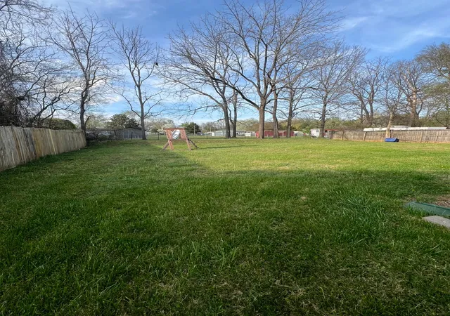 Photo 2 of Single family home for sale at 1437 Addison Dr, Clarksville, TN 37042 | MLS# 3611052 | Listing updated on 2026-10-03