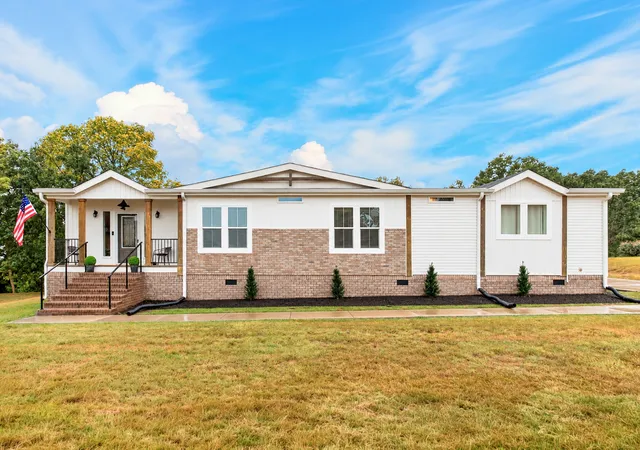 Photo 3 of Manufactured home for sale at 410 Columbia Ave, Centerville, TN 37033 | MLS# 3611151 | Listing updated on 2026-10-05