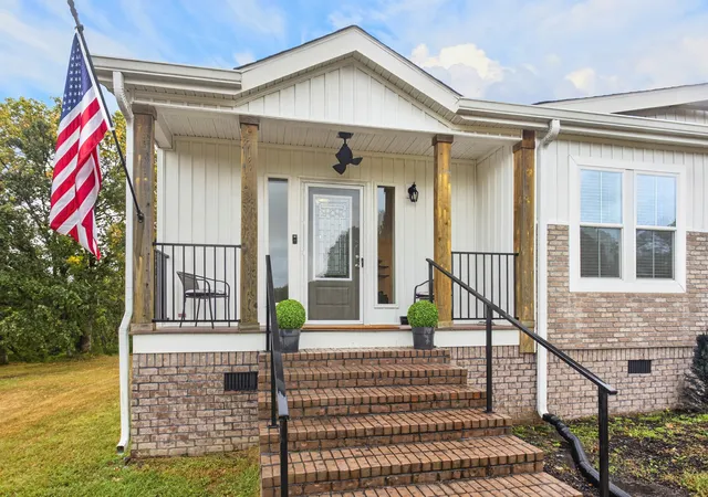 Photo 3 of Manufactured home for sale at 410 Columbia Ave, Centerville, TN 37033 | MLS# 3611151 | Listing updated on 2026-10-05