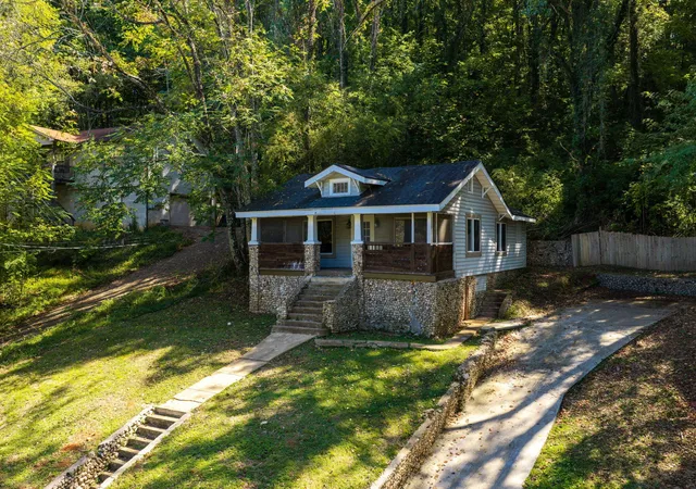 Photo 1 of Single family home for sale at 2320 Harrison Pike, Chattanooga, TN 37406 | MLS# 3611059 | Listing updated on 2026-10-07