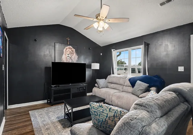 Photo 2 of Single family home for sale at 1070 Meshaw Trl, Clarksville, TN 37040 | MLS# 3612651 | Listing updated on 2026-10-07