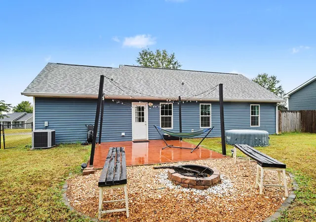 Photo 4 of Single family home for sale at 1070 Meshaw Trl, Clarksville, TN 37040 | MLS# 3612651 | Listing updated on 2026-10-07