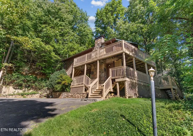Photo 3 of Single family home for sale at 2123 Luzerne Dr, Gatlinburg, TN 37738 | MLS# 3611076 | Listing updated on 2026-10-03