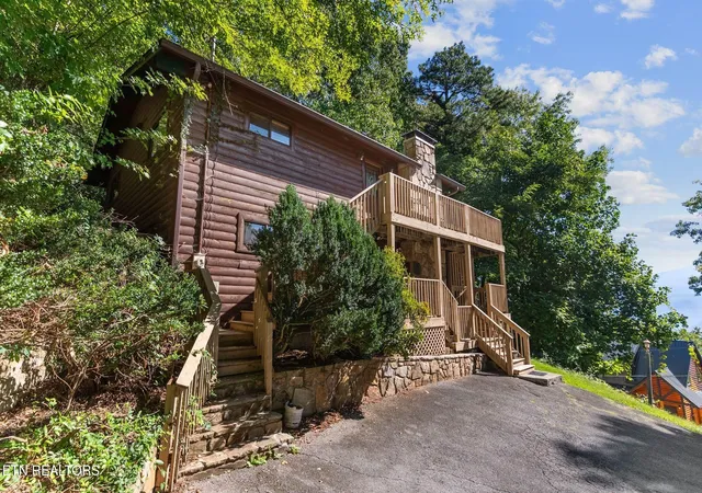 Photo 3 of Single family home for sale at 2123 Luzerne Dr, Gatlinburg, TN 37738 | MLS# 3611076 | Listing updated on 2026-10-03