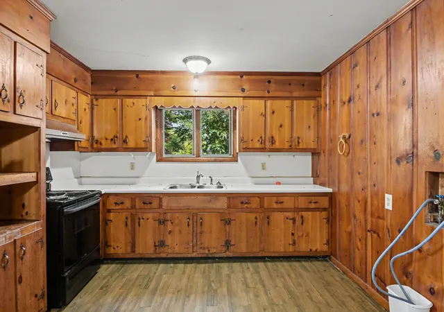 Photo 4 of Single family home for sale at 946 Greenwood Ave, Clarksville, TN 37040 | MLS# 3611522 | Listing updated on 2026-10-05