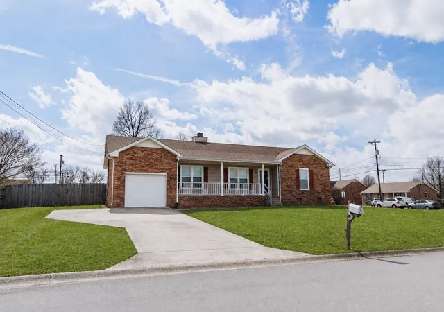 Photo 2 of Single family home for sale at 1000 Monica Dr, Clarksville, TN 37042 | MLS# 3611189 | Listing updated on 2026-10-03