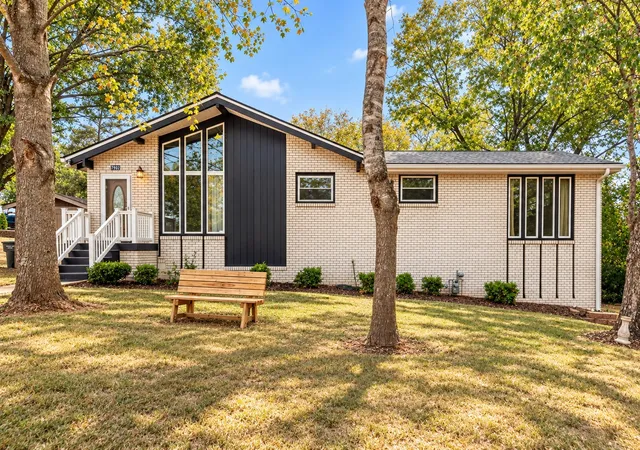 Photo 2 of Single family home for sale at 7902 Highway 100, Nashville, TN 37221 | MLS# 3611491 | Listing updated on 2026-10-07