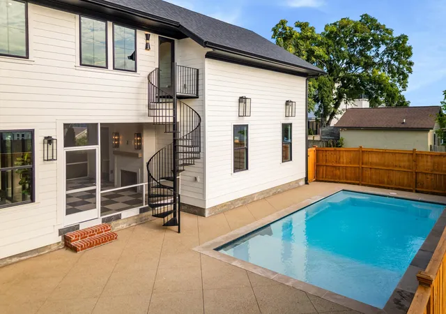 Photo 2 of Single family home for sale at 1900 Eastside Ave, Nashville, TN 37206 | MLS# 3612676 | Listing updated on 2026-10-07