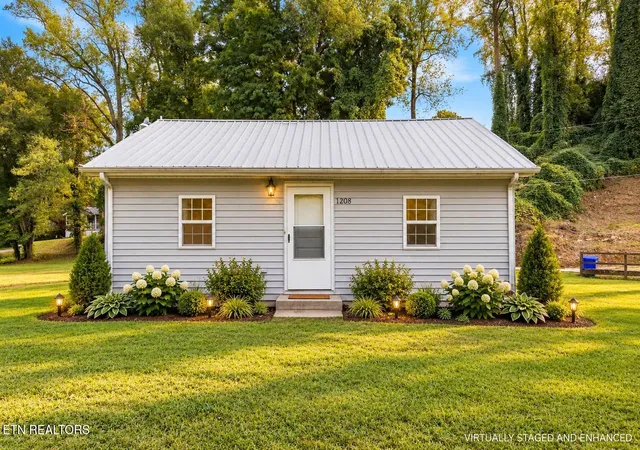 Photo 1 of Single family home for sale at 1208 Old Roane St, Harriman, TN 37748 | MLS# 3611173 | Listing updated on 2026-10-03