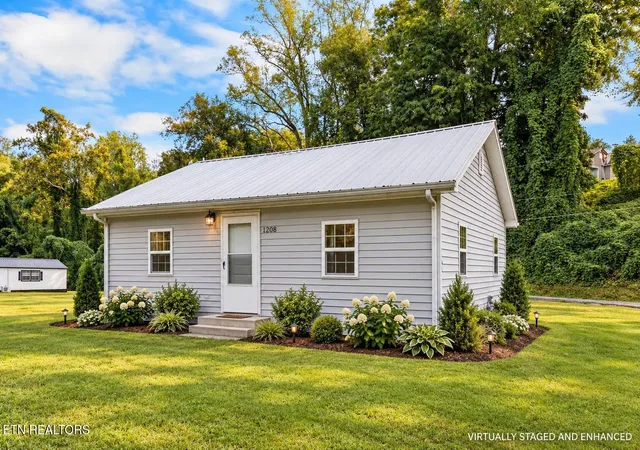Photo 3 of Single family home for sale at 1208 Old Roane St, Harriman, TN 37748 | MLS# 3611173 | Listing updated on 2026-10-03