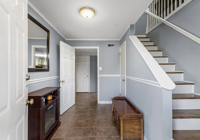 Photo 3 of Single family home for sale at 570 Briarwood Dr, Clarksville, TN 37040 | MLS# 3618812 | Listing updated on 2026-10-09