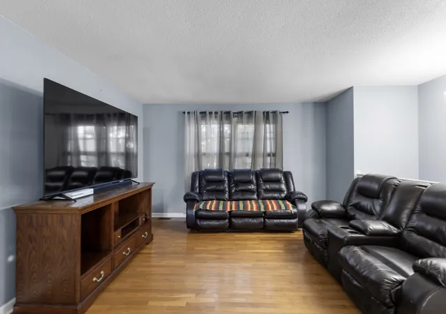 Photo 3 of Single family home for sale at 570 Briarwood Dr, Clarksville, TN 37040 | MLS# 3618812 | Listing updated on 2026-10-09