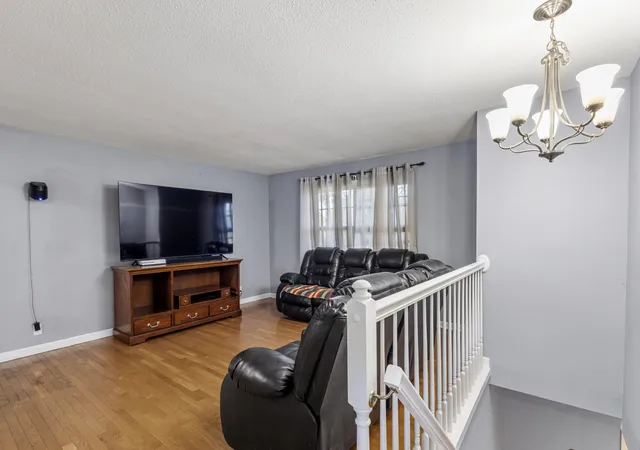 Photo 4 of Single family home for sale at 570 Briarwood Dr, Clarksville, TN 37040 | MLS# 3618812 | Listing updated on 2026-10-09