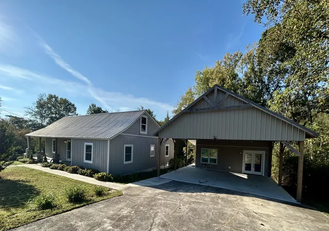 Photo 3 of Single family home for sale at 1671 Dry Crk Rd, Mc Minnville, TN 37110 | MLS# 3611248 | Listing updated on 2026-10-07