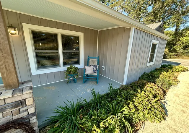 Photo 3 of Single family home for sale at 1671 Dry Crk Rd, Mc Minnville, TN 37110 | MLS# 3611248 | Listing updated on 2026-10-07