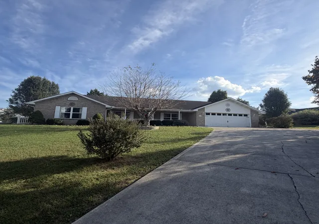 Photo 2 of Single family home for sale at 2526 Goingback Cir, Sevierville, TN 37876 | MLS# 3611284 | Listing updated on 2026-10-08