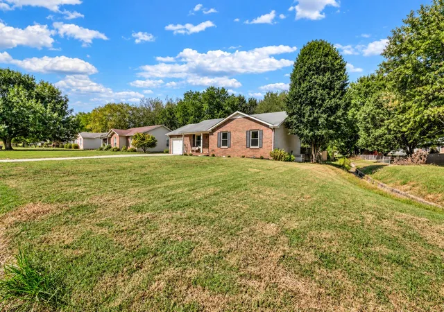 Photo 3 of Single family home for sale at 2678 Keyland Dr, Clarksville, TN 37040 | MLS# 3611335 | Listing updated on 2026-10-10