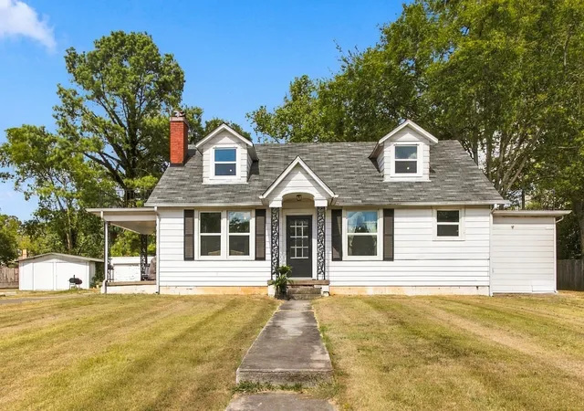 Photo 2 of Single family home for sale at 406 Adams Ave, Mount Pleasant, TN 38474 | MLS# 3611312 | Listing updated on 2026-10-04
