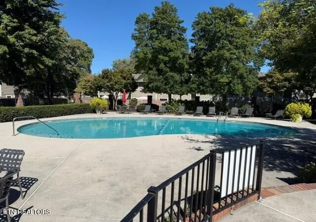 Photo 2 of Single family home for sale at 1319 Covington Dr, Knoxville, TN 37919 | MLS# 3611323 | Listing updated on 2026-10-06