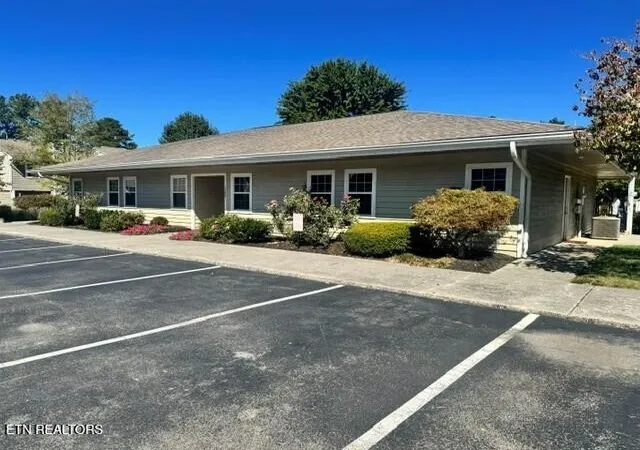 Photo 3 of Single family home for sale at 1319 Covington Dr, Knoxville, TN 37919 | MLS# 3611323 | Listing updated on 2026-10-06