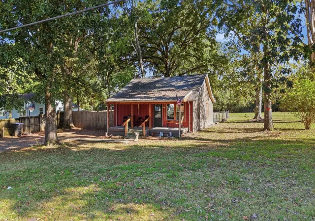 Photo 3 of Single family home for sale at 502 E Monroe St, Tullahoma, TN 37388 | MLS# 3611329 | Listing updated on 2026-10-09