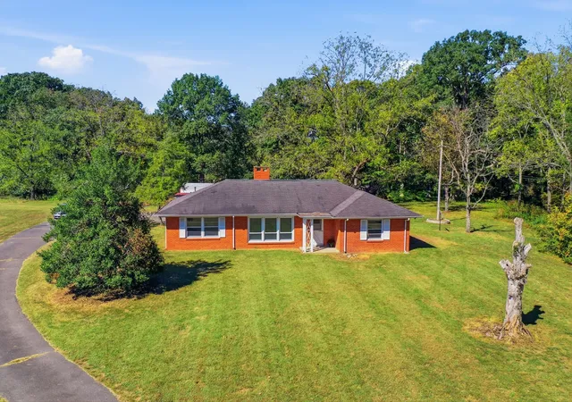 Photo 1 of Single family home for sale at 5554 Stacy Springs Rd, Springfield, TN 37172 | MLS# 3612684 | Listing updated on 2026-10-08