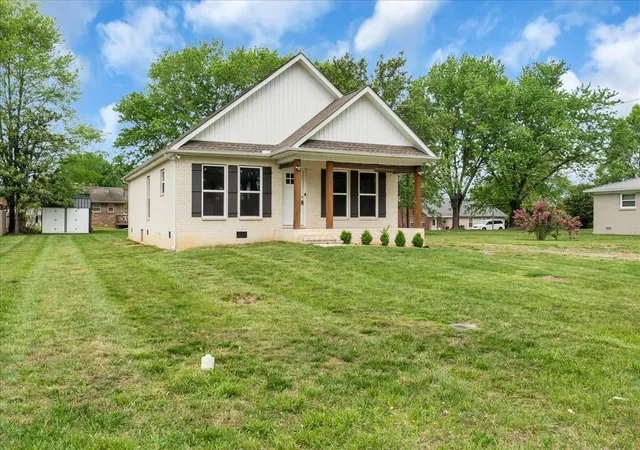 Photo 1 of Single family home for sale at 829 Luttrell Ave, Smithville, TN 37166 | MLS# 3611357 | Listing updated on 2026-10-04