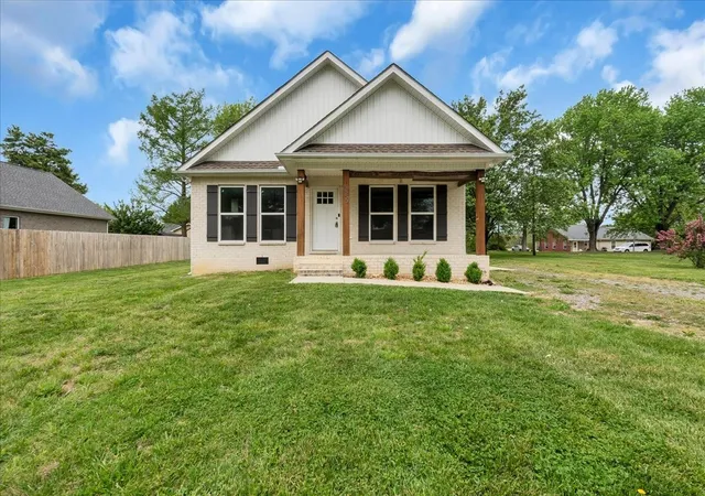 Photo 2 of Single family home for sale at 829 Luttrell Ave, Smithville, TN 37166 | MLS# 3611357 | Listing updated on 2026-10-04