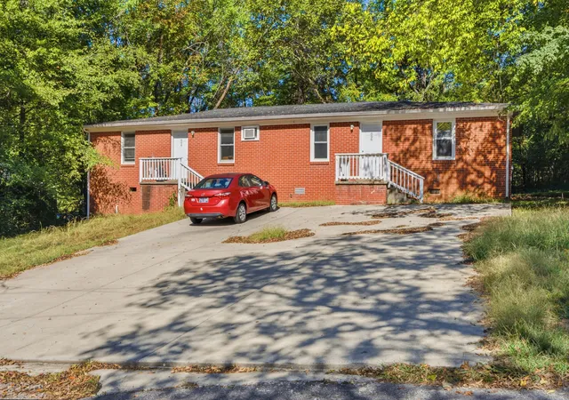 Photo 1 of Multi family home for sale at 896 Locust Dr, Clarksville, TN 37040 | MLS# 3611500 | Listing updated on 2026-10-23